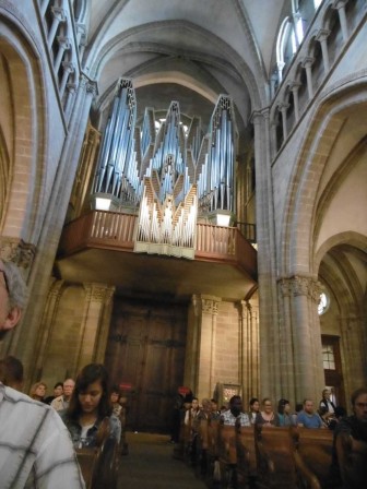 P1050984_grand_orgue_de_la_cathedrale.jpg